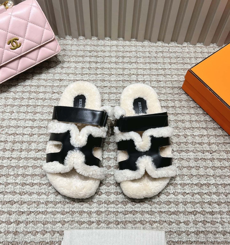 H**mes slippers